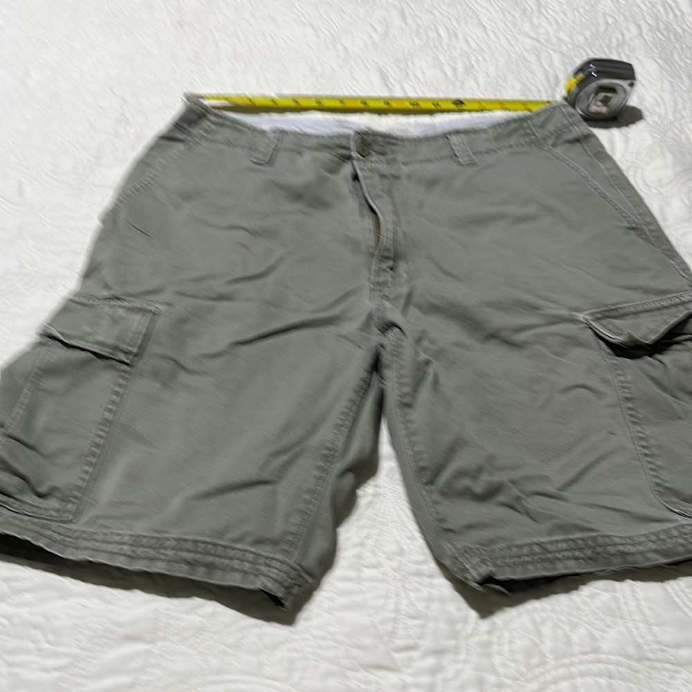 Gap cargo shorts 33